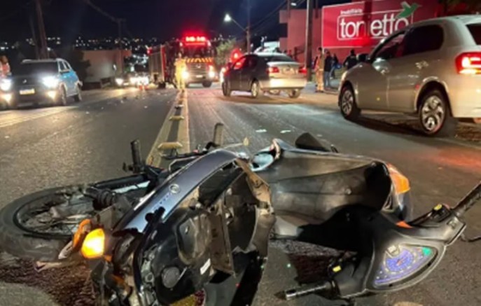 Motorista foge após atingir moto e deixar mãe e filha feridas na PR-281