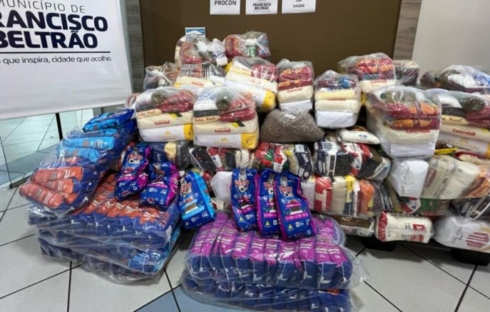 Entidades sociais e protetores de animais recebem alimentos e rações de supermercados autuados pelo Procon