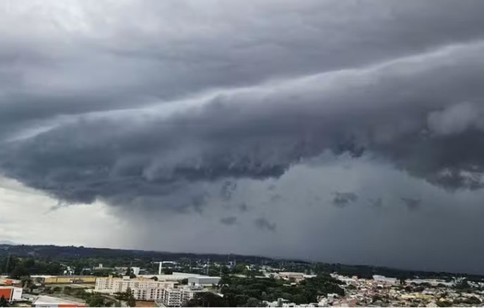 Paraná recebe novo alerta laranja de tempestades com granizo e ventos de até 100 km/h