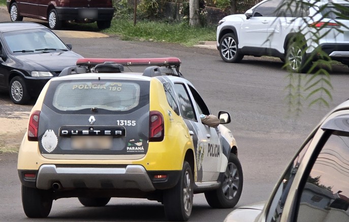 Homem é preso após ameaçar companheira e bebê com faca