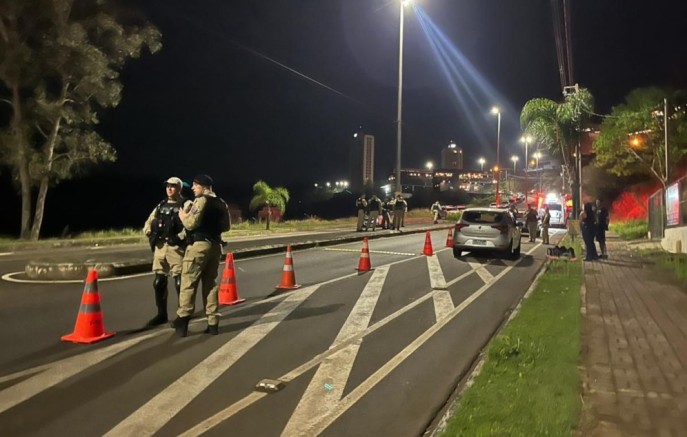 Operação Lei Seca aborda 55 veículos e prende dois motoristas