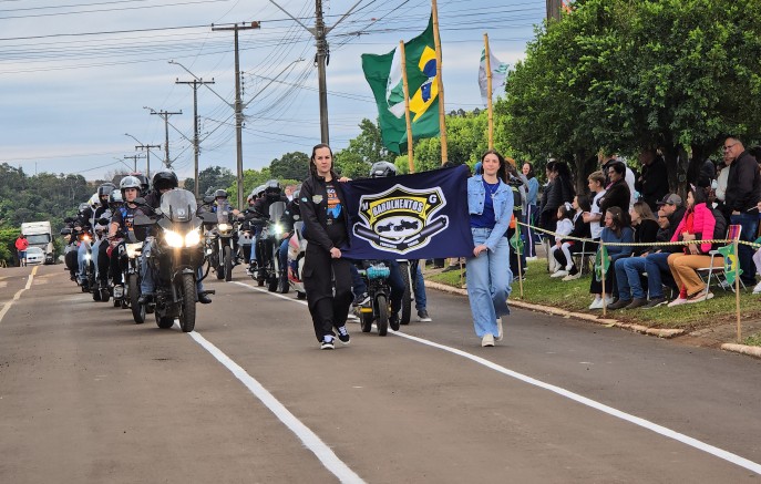 Pranchita realiza Desfile Cívico marcado por emoção e patriotismo