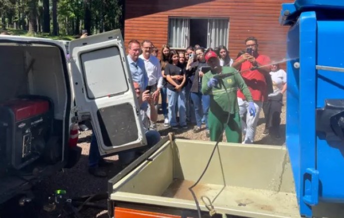 Francisco Beltrão lança sistema com "kit limpeza" para higienização de contentores de lixo