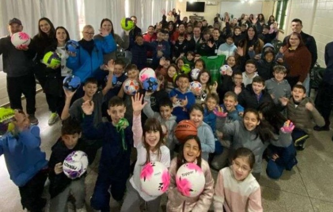 Escola Municipal Recanto Feliz (CAIC) amplia estrutura esportiva com novos equipamentos
