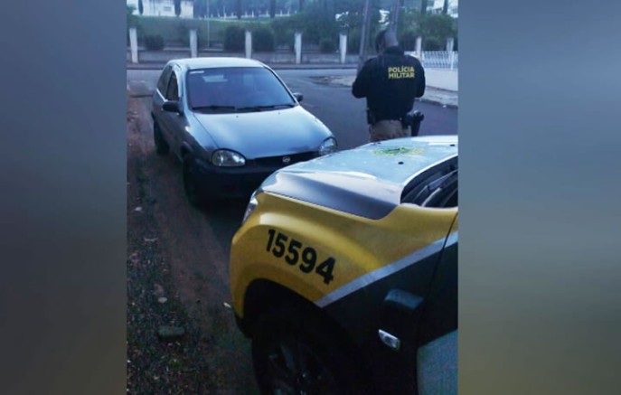 Carro furtado é recuperado menos de uma hora após o crime