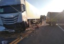 Colisão frontal entre carro e caminhão deixa dois mortos na BR-373