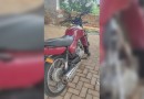 Motocicleta furtada durante e madrugada é recuperada horas após o crime