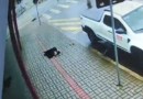 Mulher tem ferimentos leves após buraco se abrir na calçada em Beltrão