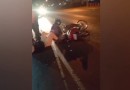 Duas pessoas ficam feridas após colisão entre carro e moto na Avenida Natalino Faust