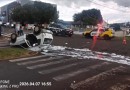 Colisão seguida de capotamento deixa uma pessoa ferida