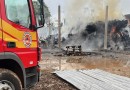 Incêndio destrói depósito agropecuário no interior de Xavantina e mobiliza bombeiros da região