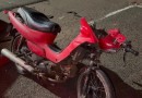Motociclista sofre ferimentos após colisão com carro