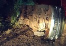 Ônibus escolar tomba após motorista passar mal e desmaiar ao volante