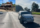Carro e caminhão se envolvem em acidente na PR 483