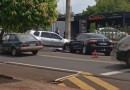 Colisão envolve dois carros no Bairro Vila Nova
