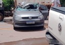 Cinco pessoas se ferem em grave acidente envolvendo carro e máquina agrícola