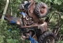 Homem de 32 anos morre após trator cair em ribanceira na PR-090, em Ventania