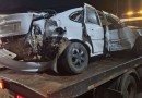 Motorista fica ferido após carro atingir muro e poste na PR-170