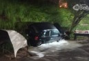 Homem fica ferido após carro  bater em caminhão e despencar de barranco, no trevo do Alvorada