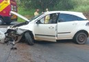 Carro bate em barranco na PR 180 e motorista fica ferido