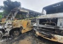 Homens  incendeiam ônibus e veículos da prefeitura de Campo Magro