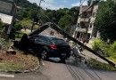 Condutor passa mal, perde o controle e bate em poste da rede elétrica