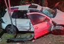 Grave acidente: Motorista bate em ponto de ônibus durante fuga da polícia