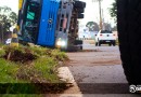 Caminhão tomba na Willy Barth e uma pessoa fica ferida