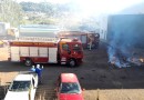 Princípio de incêndio em embalagens mobiliza guarnições do Corpo de Bombeiros
