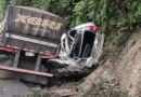 Criança é salva por bebê-conforto após acidente com caminhão