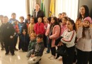 Alunos apresentam maquetes de patrimônios históricos de Francisco Beltrão na Prefeitura