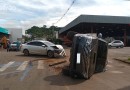 Carro tomba em acidente de trânsito, no bairro São Cristóvão