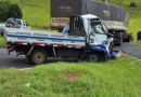 Acidente entre carro e caminhão deixa motorista ferido em Marmeleiro