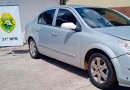 Homem com carro carregado de contrabando tenta atropelar policiais e é preso