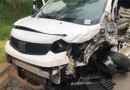 Homem fica ferido em acidente entre van e caminhão, na PR 483