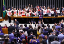 Câmara aprova proposta que acaba com escala 6x1 e divulga votação dos deputados