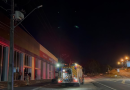 Corpo de Bombeiros combate incêndio em poste de energia elétrica