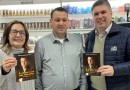 Escritor com baixa visão lança seu primeiro livro