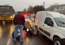 Motociclista sofre ferimentos leves em colisão com Fiorino no centro
