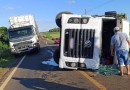 Caminhão tomba e motorista fica ferido na PR 281
