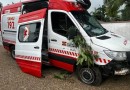 Homem em surto agride equipe do Samu, foge com ambulância e provoca acidente na BR-470