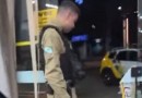 Criminosos apedrejam portas e invadem supermercado