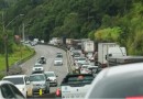Retorno do litoral provoca longos congestionamentos em rodovias de Santa Catarina