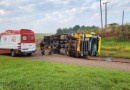 Caminhão acaba tombando após colidir em veículo na PRc 280