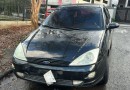 Mulher fica ferida em colisão entre moto e carro