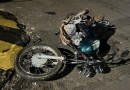 Motociclista fica ferido após bater em rotatória