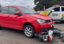 Acidente entre moto e carro deixa mulher ferida