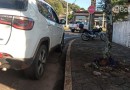 Ao reduzir velocidade para passar por acidente, carro acaba sendo atingido na traseira por moto