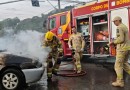 Carro pega fogo no bairro Alvorada