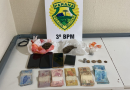 Após denúncia, veículo é apreendido com porções de maconha